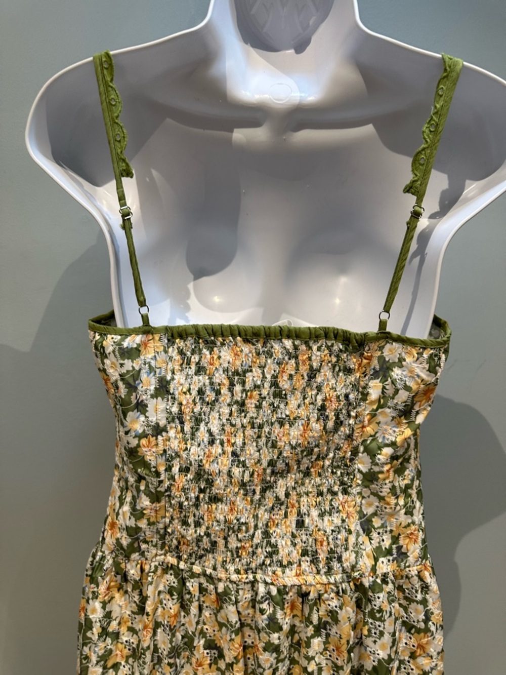 ASTR the Label | Yamila Midi Dress Olive Yellow Floral Eyelet | Medium - Picture 11 of 16
